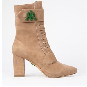 Chic Tan Suede Heeled Boots with Green Accent